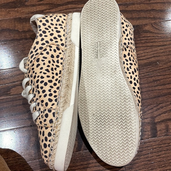 Womens size 9 leopard print casual walking shoe EUC - Picture 5 of 5